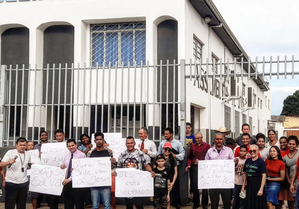 Pedra 90 - 2 etapa realiza carreata evangelstica no bairro