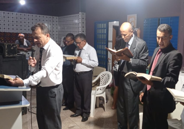 9 pessoas aceitam o Senhor Jesus na abertura do culto na AACFAC